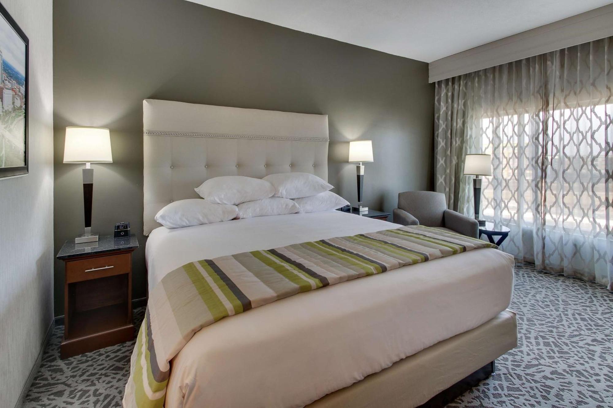 Drury & Cleveland Hotel 3*