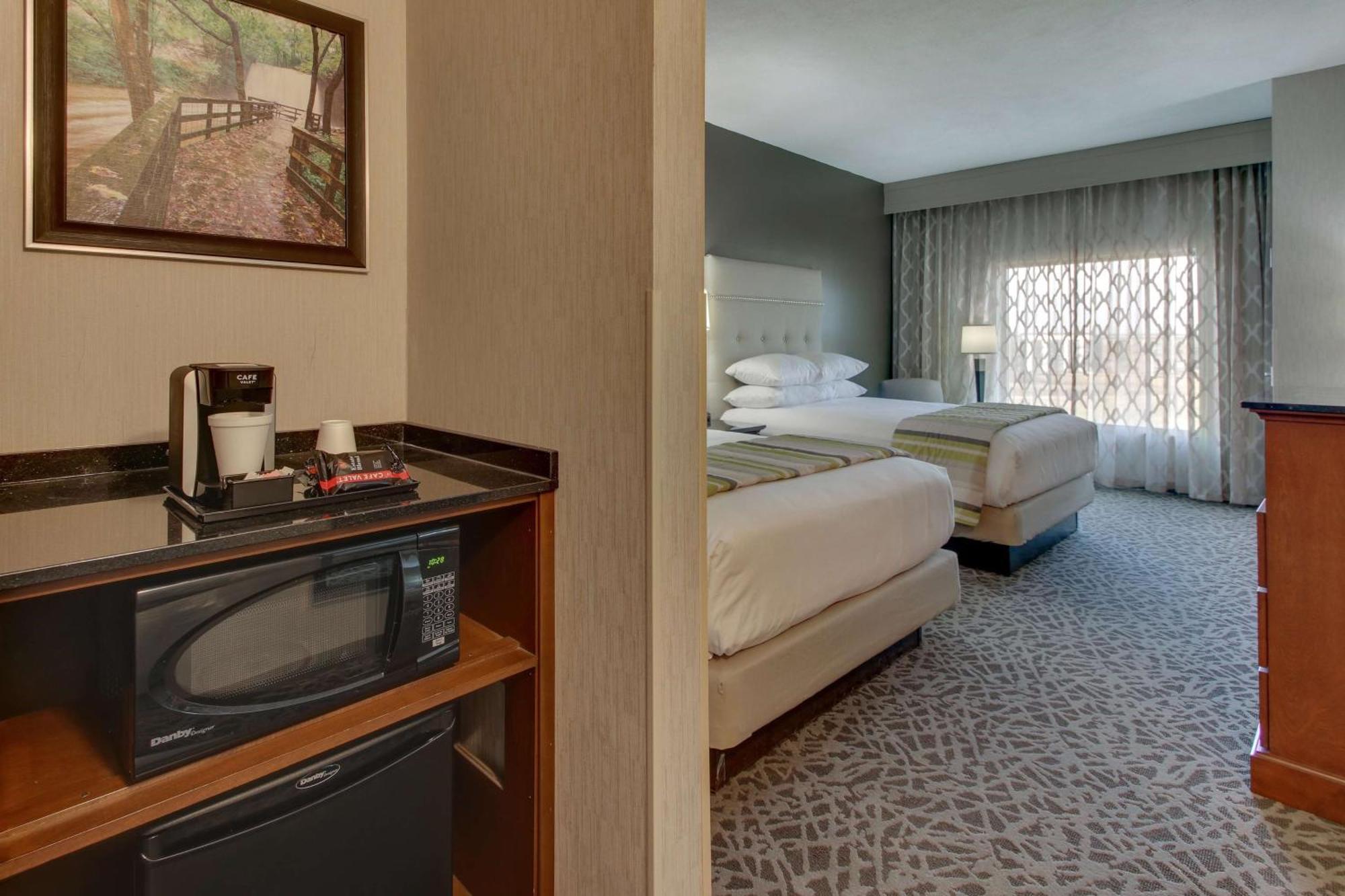 Hotel Drury & Cleveland Beachwood