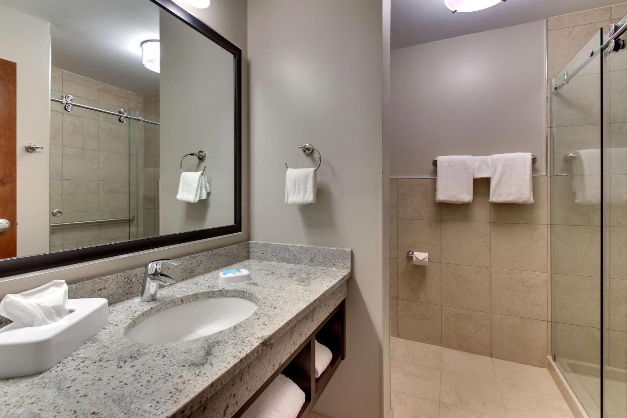 Hotel Drury & Cleveland Beachwood