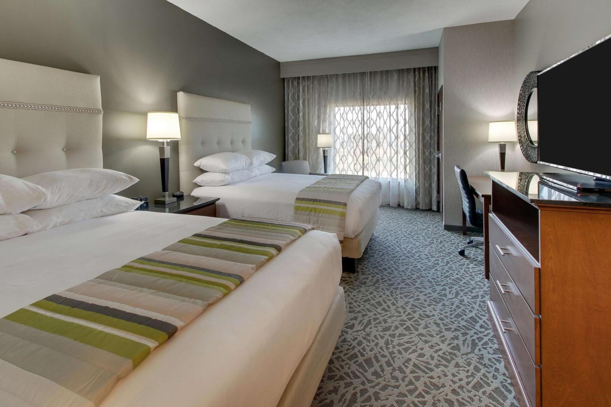 Hotel Drury & Cleveland Beachwood