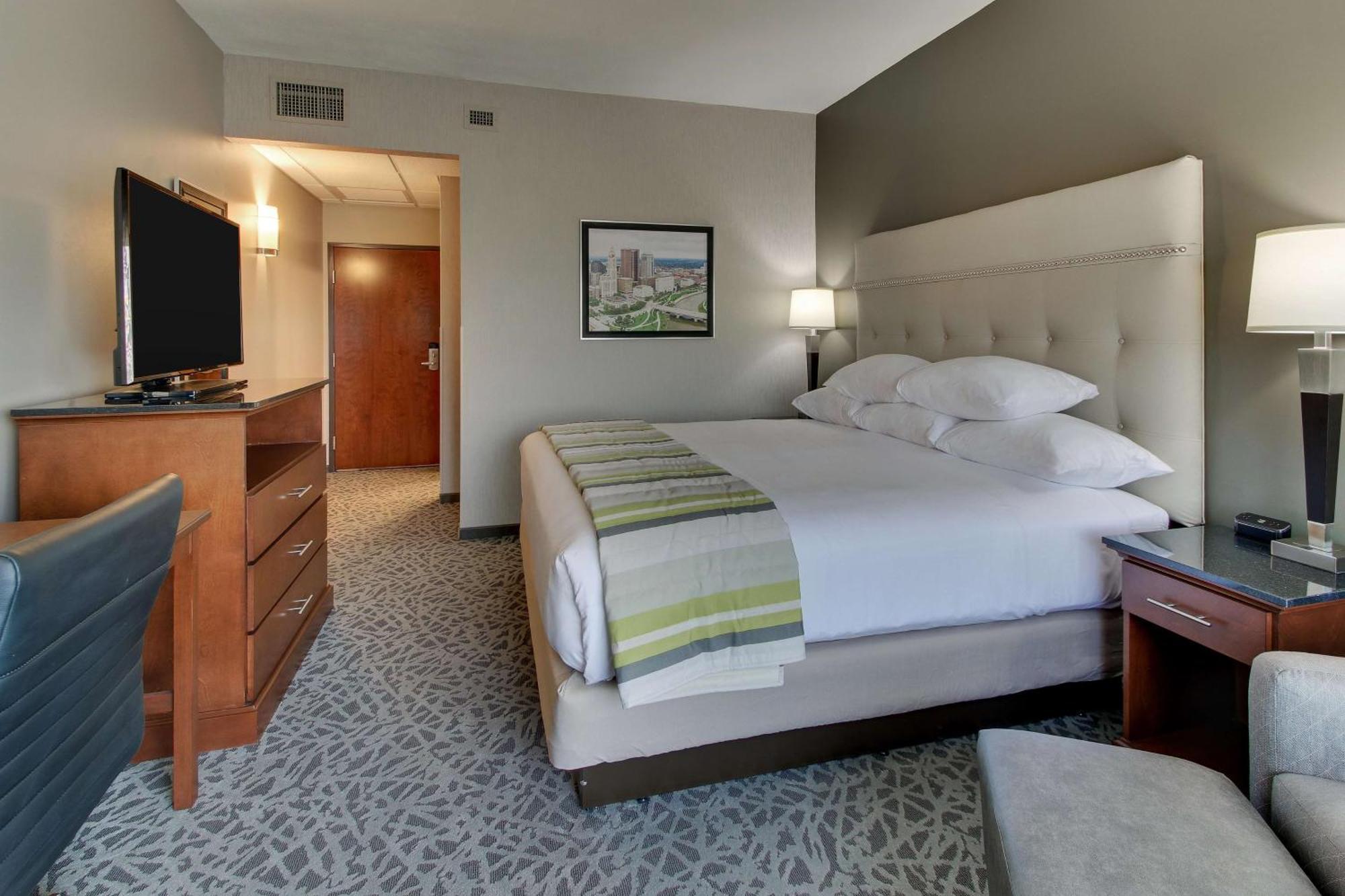 Hotel Drury & Cleveland Beachwood